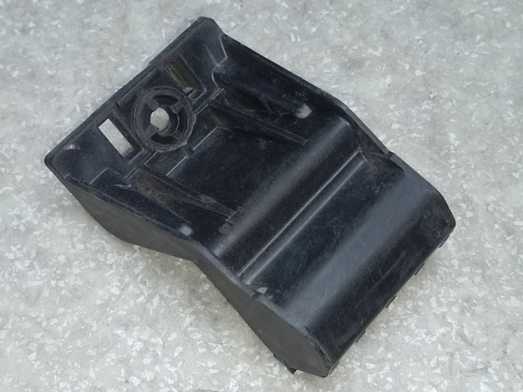 EG21-50-151B | Кронштейн переднього бампера (під фарою) лів. MAZDA CX-7 06-12