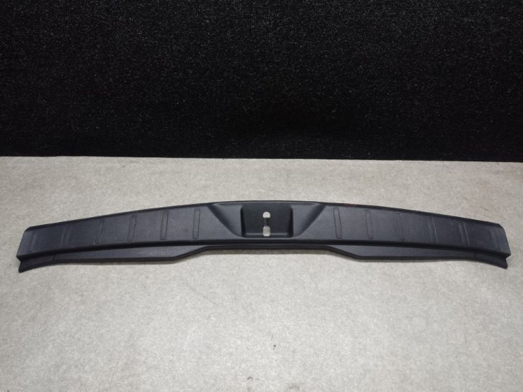 94026SG000VH | Накладка на поріг багажника SUBARU FORESTER 12-19