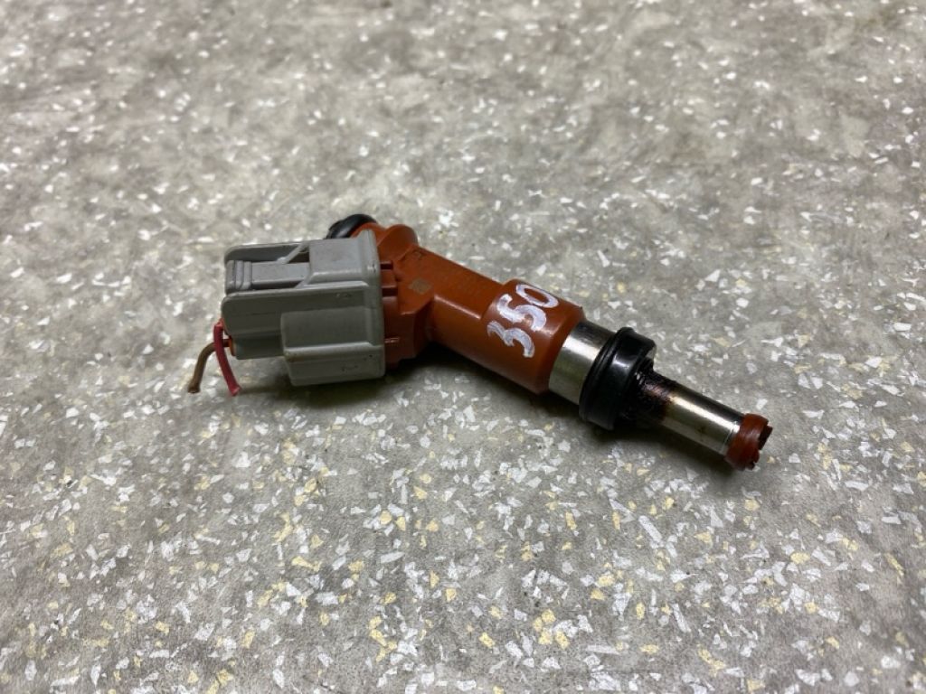 23209-0P040 | Форсунка топливная TOYOTA SIENNA 03-10