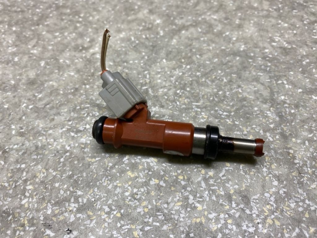 23209-0P040 | Форсунка топливная TOYOTA SIENNA 03-10