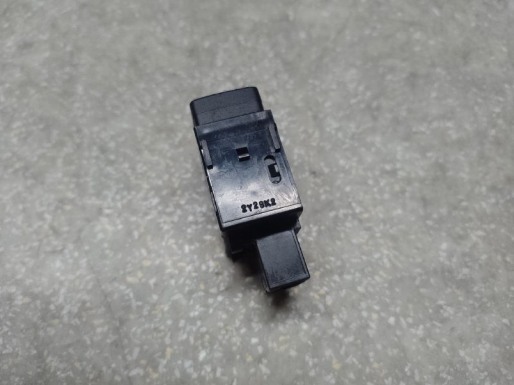 83385SG000 | Кнопка закрывания крышки багажника SUBARU FORESTER 12-19 - Фото 4