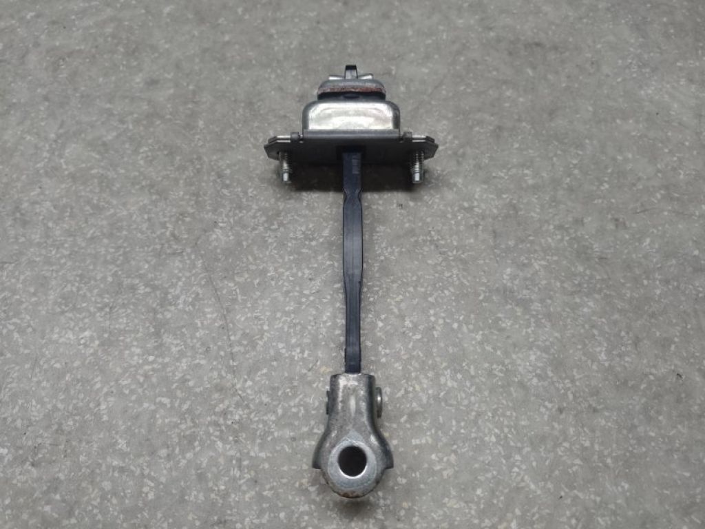 61124SG000 | Обмежувач дверей передн. SUBARU FORESTER 12-19