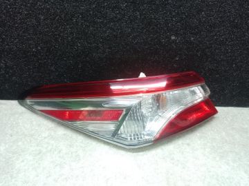 Фонарь наружный лев. TOYOTA CAMRY 70 17-
