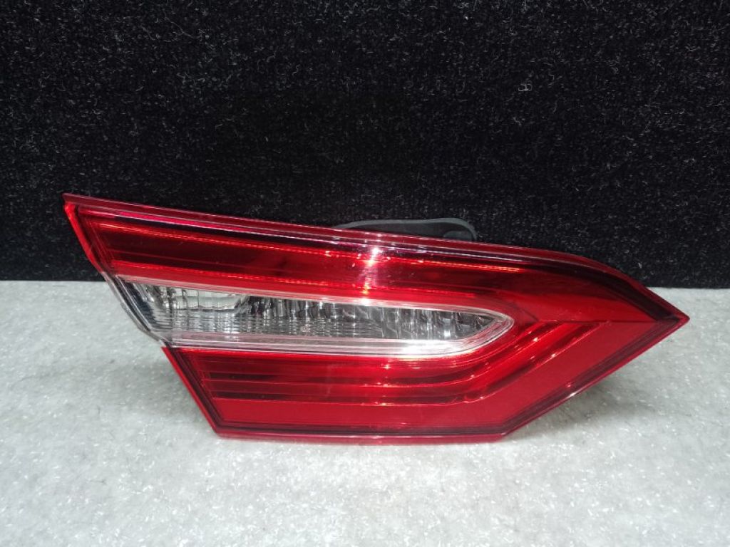 81590-06620 | Фонарь внутренний лев. TOYOTA CAMRY 70 17-