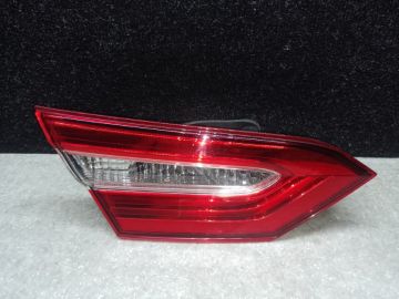 Фонарь внутренний лев. TOYOTA CAMRY 70 17-
