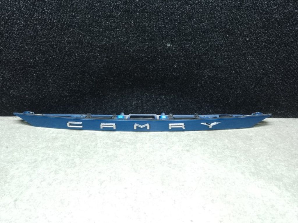 76801-06E10-J1 | Панель підсвічування номера TOYOTA CAMRY 70 17-