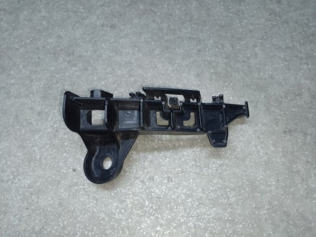 52562-06090 | Кронштейн заднего бампера прав. TOYOTA CAMRY 70 17-