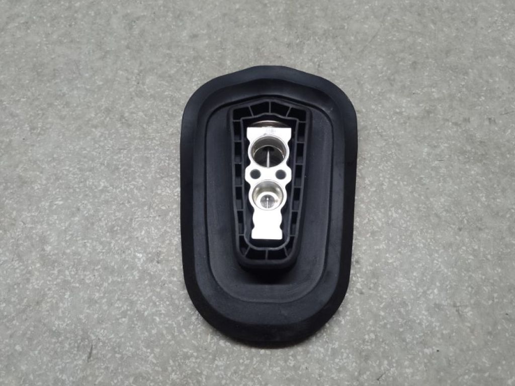 88515-06160 | Клапан кондиционера TOYOTA CAMRY 70 17-