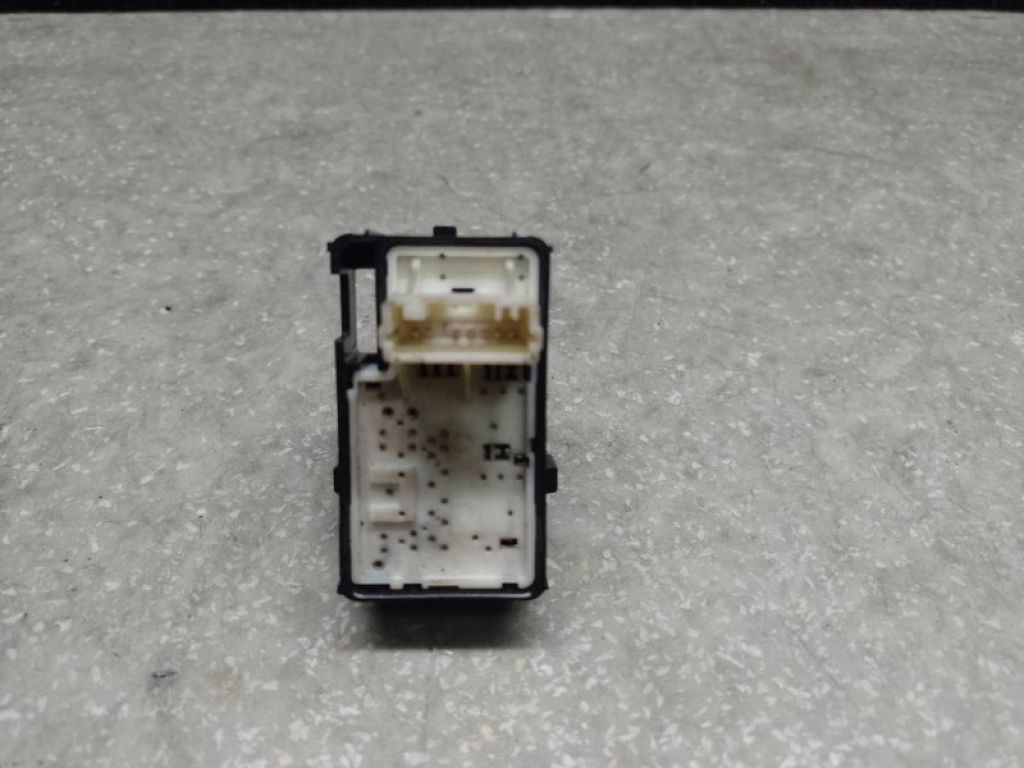 84810-0E040 | Кнопка склопідіймача передн. прав. TOYOTA CAMRY 70 17- - Фото 3