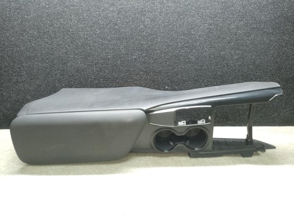 58810-06610-C2 | Підлокітник TOYOTA CAMRY 70 17-