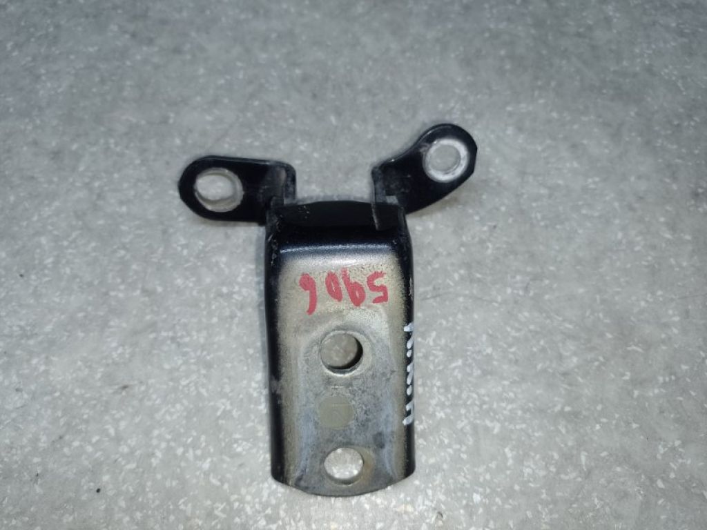 68770-02050 | Петля двери нижняя задн. прав. TOYOTA CAMRY 55 14-17