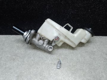Главный тормозной цилиндр TOYOTA CAMRY 55 14-17