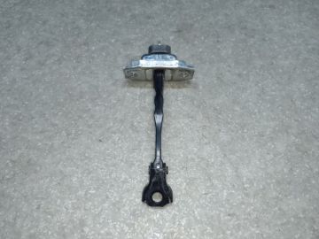 Ограничитель двери передн. TOYOTA CAMRY 55 14-17