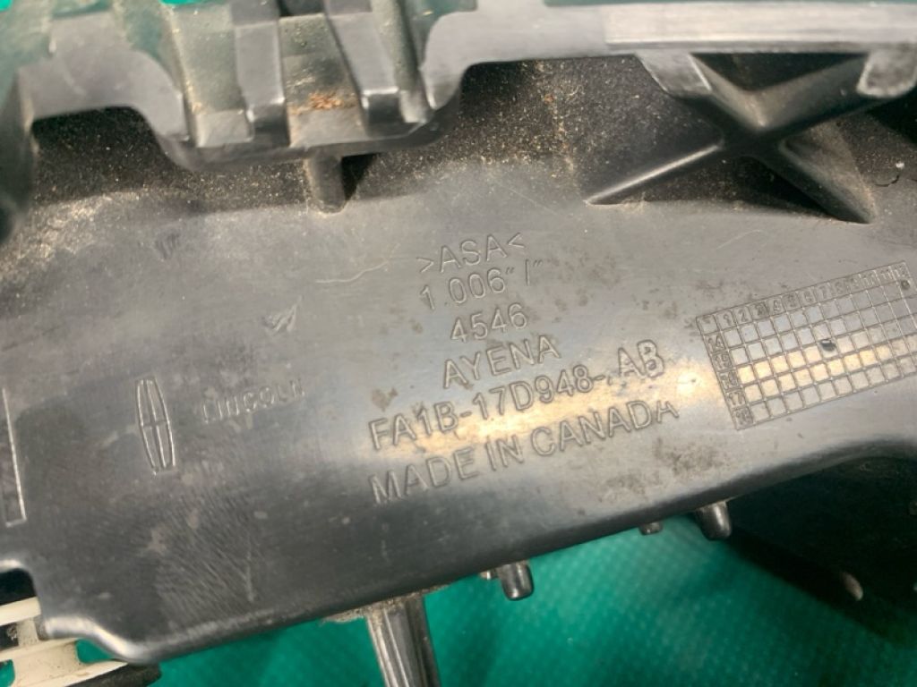 FA1Z-17D943-A | Кронштейн заднього бампера прав. LINCOLN MKX 16-18 - Фото 3