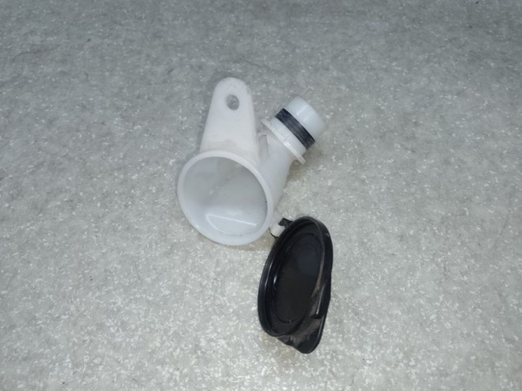 85301-06010 | Горловина бачка стеклоомывателя TOYOTA CAMRY 70 17-