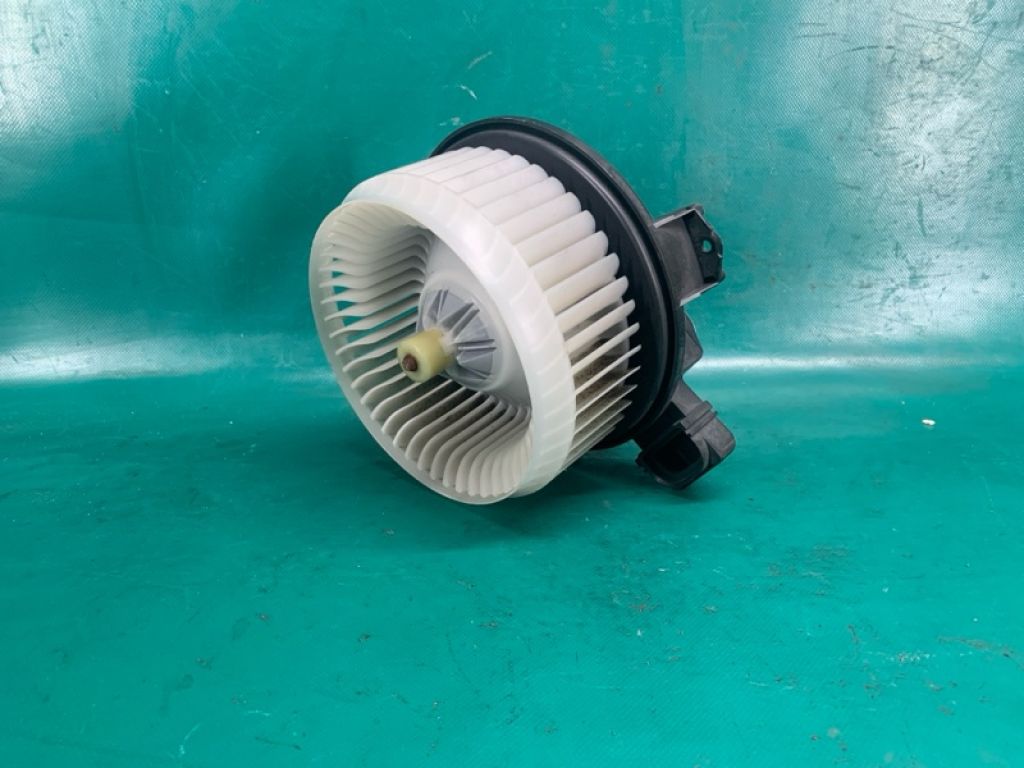 DG9Z-19805-B | Моторчик пічки LINCOLN MKX 16-18