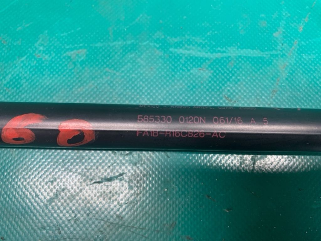 FA1Z-16C826-C | Амортизатор капоту прав. LINCOLN MKX 16-18 - Фото 3