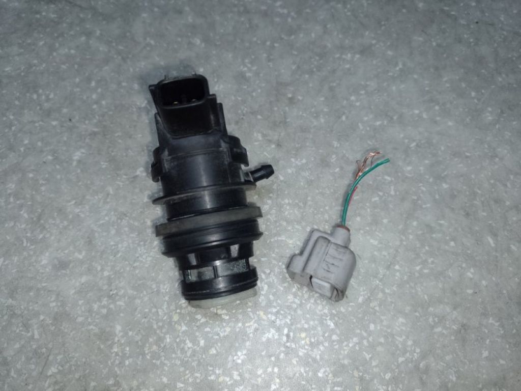 85330-06070 | Насос омывателя стекла TOYOTA CAMRY 55 14-17