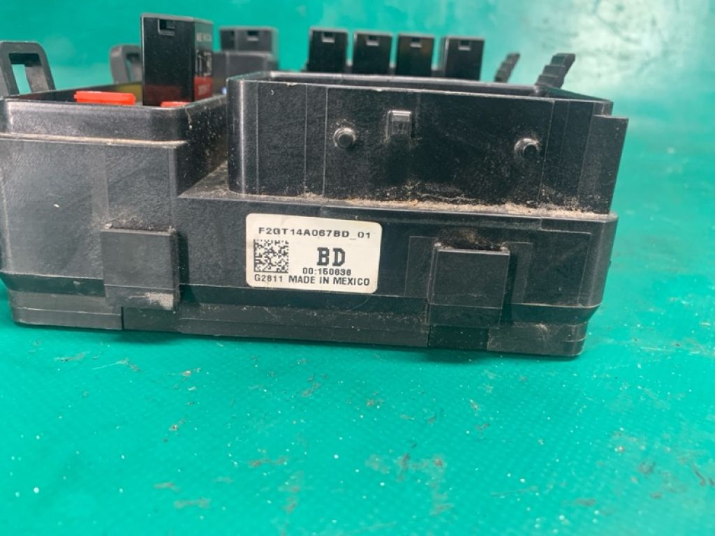 F2GZ-14A068-K | Блок запобіжників моторний відсік LINCOLN MKX 16-18 - Фото 3