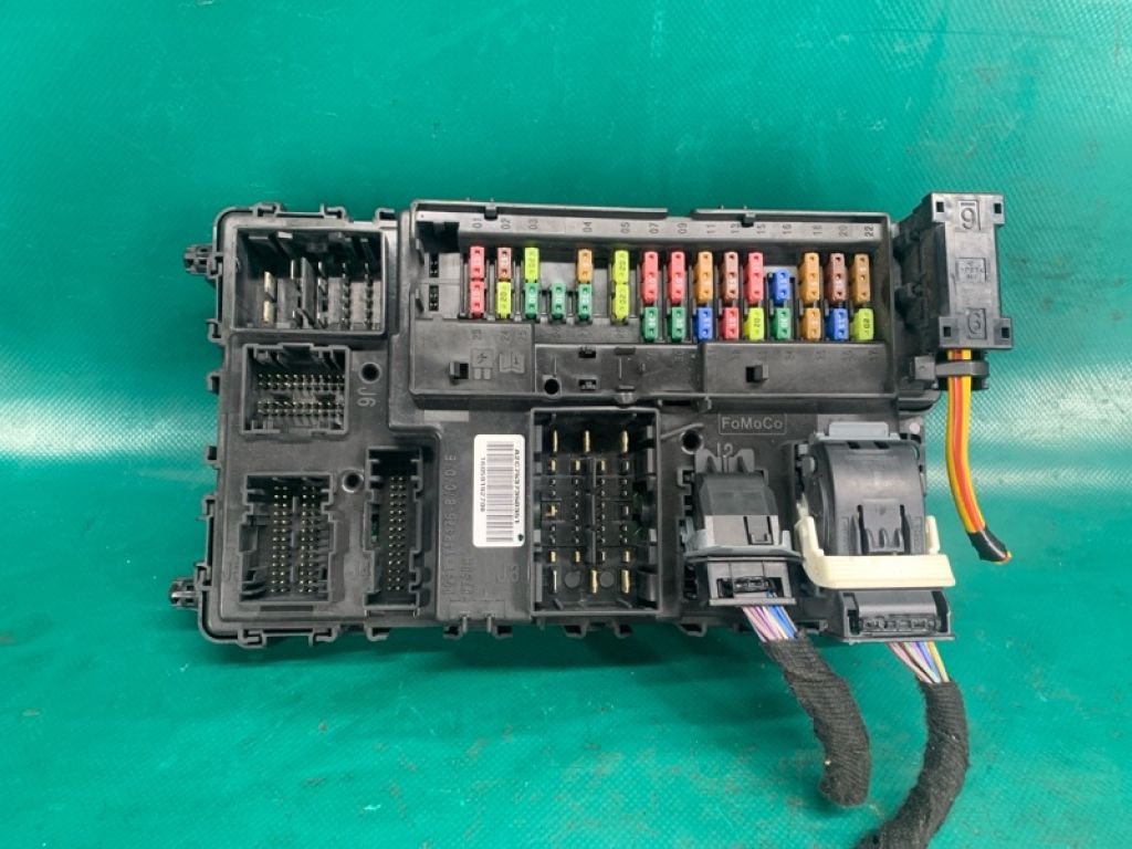 DG9T14B476B | Блок запобіжників моторний відсік LINCOLN MKX 16-18