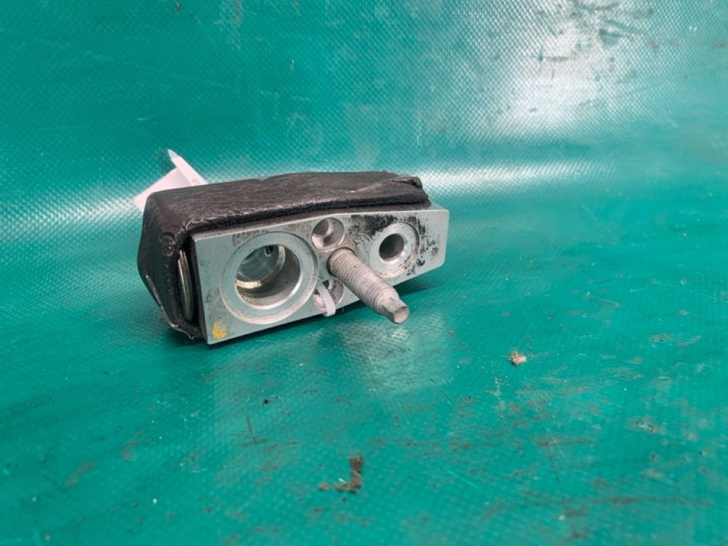 DG9Z-19849-B | Клапан кондиціонера LINCOLN MKX 16-18 - Фото 3