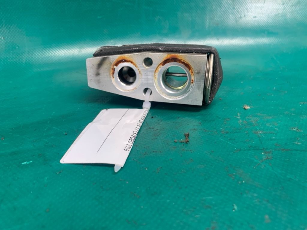 DG9Z-19849-B | Клапан кондиціонера LINCOLN MKX 16-18 - Фото 4