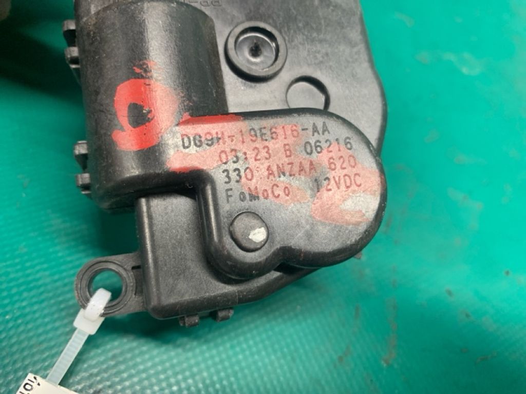 DG9H19E616AA | Моторчик заслінки пічки LINCOLN MKX 16-18