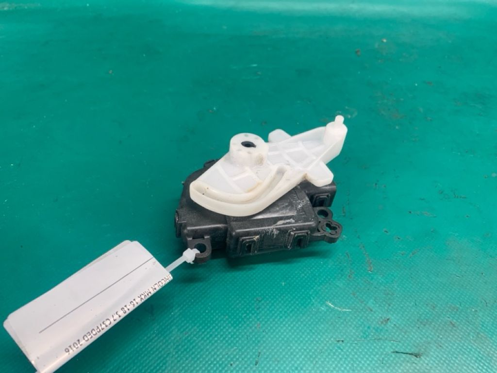 DG9H19E616AA | Моторчик заслінки пічки LINCOLN MKX 16-18 - Фото 3