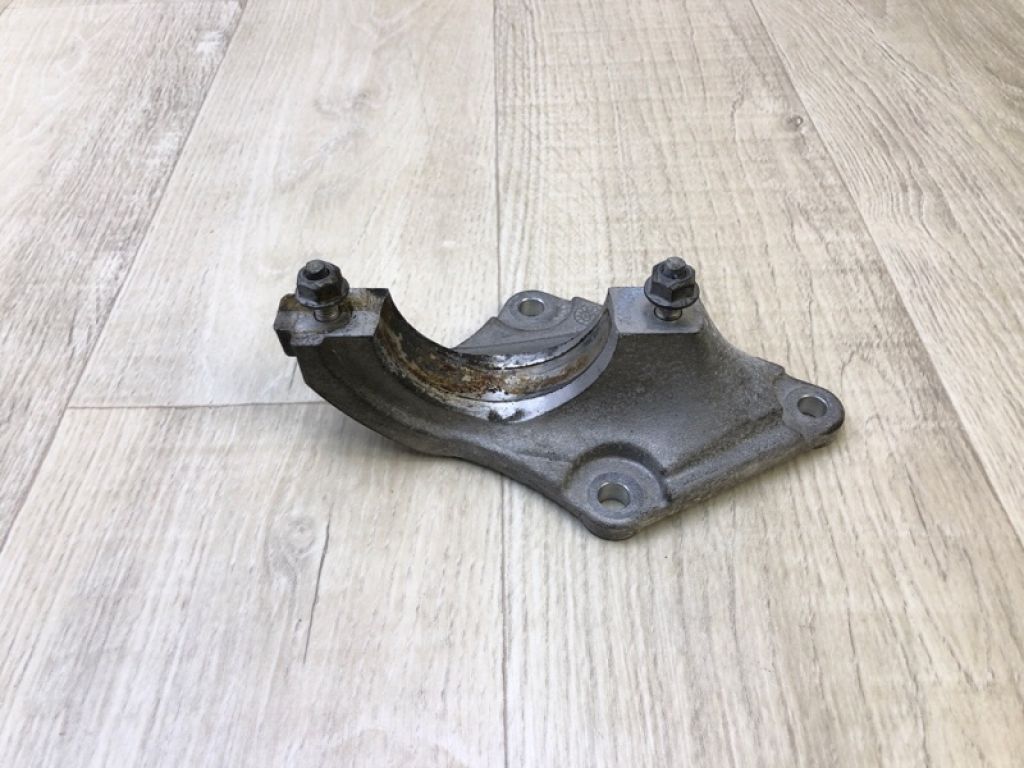 CV6Z-3K305-F | Кронштейн проміжного валу FORD FOCUS 10-18