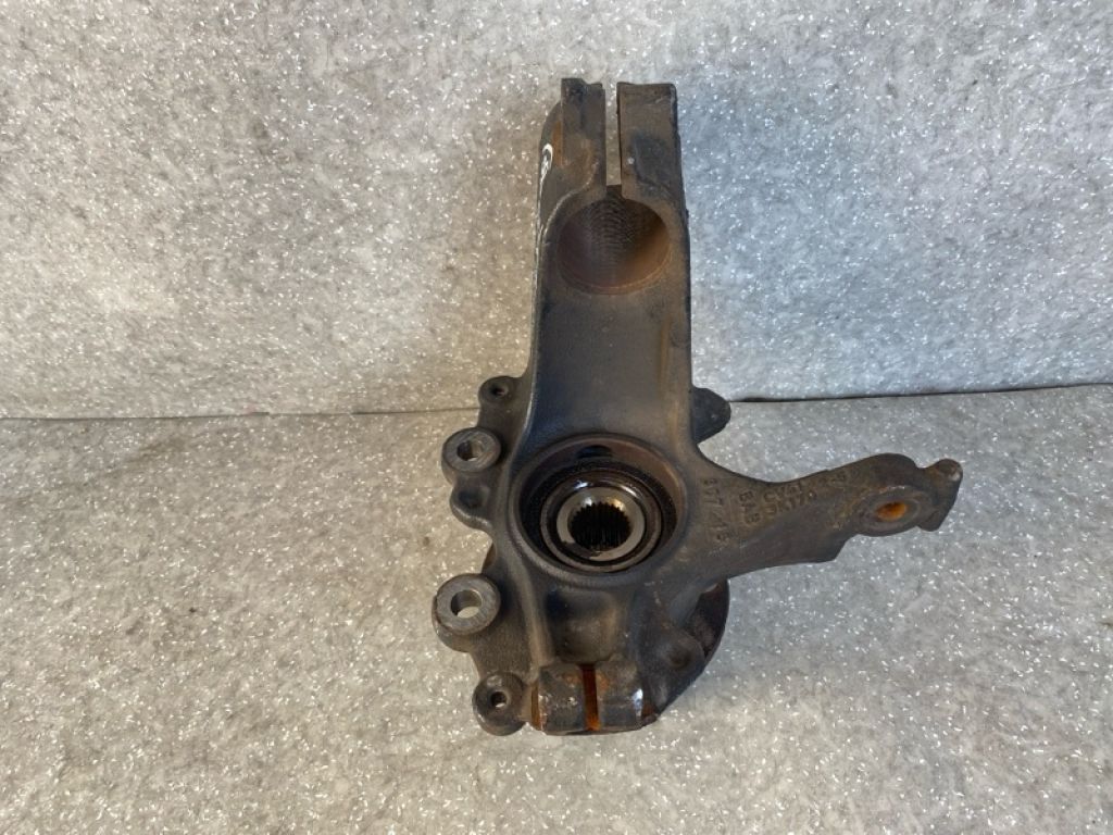 CV6Z-3K185-C | Кулак поворотный прав. FORD FOCUS 10-18