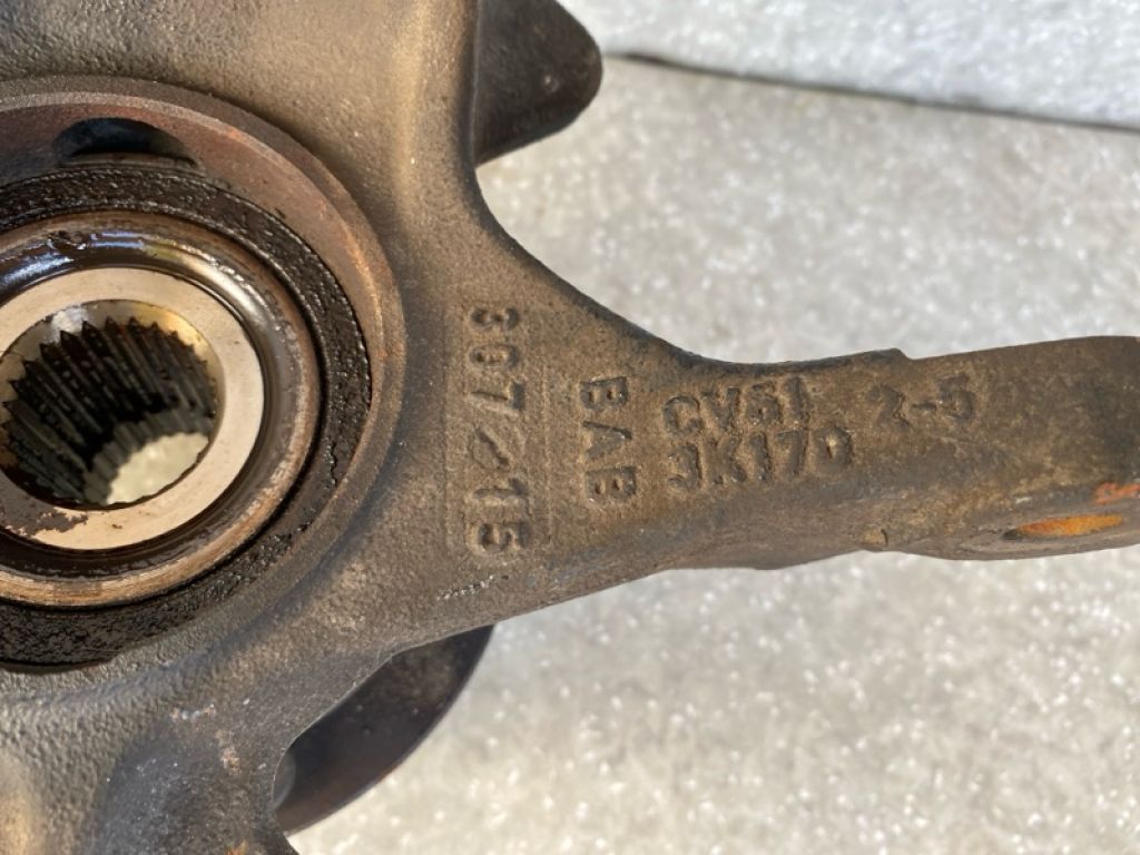 CV6Z-3K185-C | Кулак поворотный прав. FORD FOCUS 10-18 - Фото 2