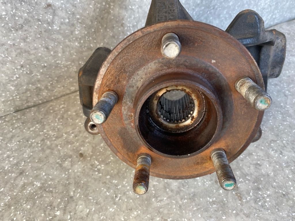 CV6Z-3K185-C | Кулак поворотный прав. FORD FOCUS 10-18 - Фото 5