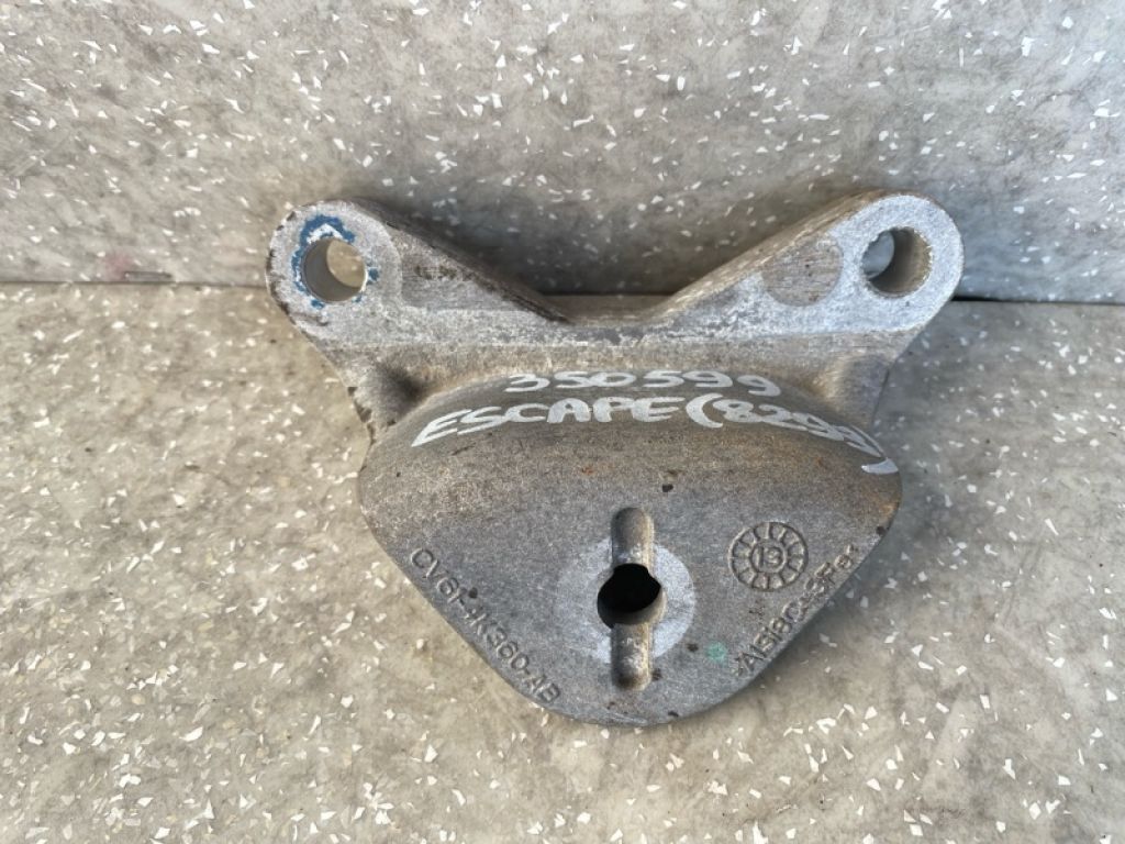 CV6Z-4K360-A | Кронштейн редуктора задн. FORD ESCAPE 12-19