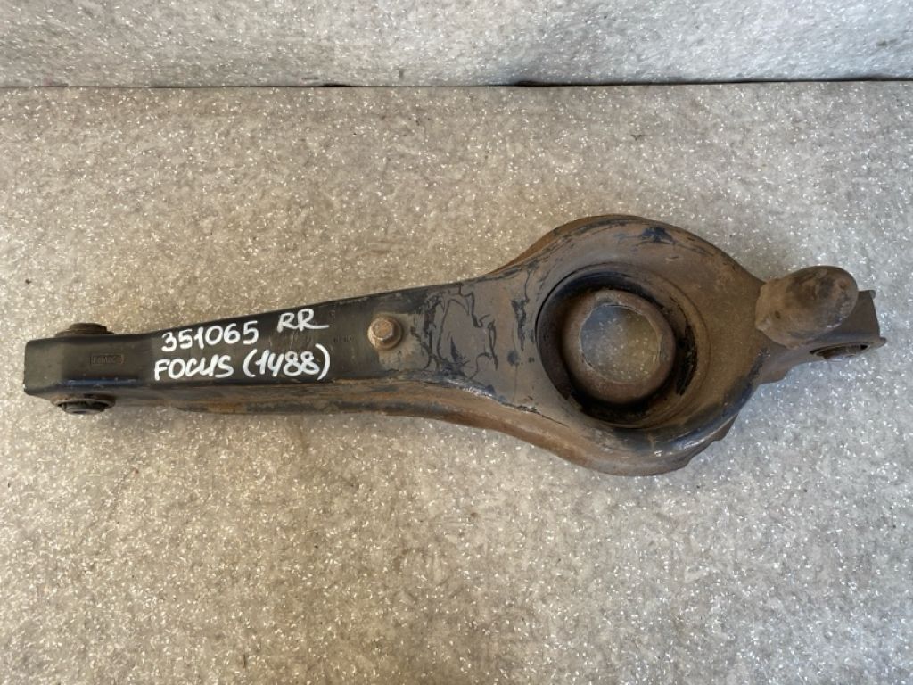 F1FZ-5500-A | Рычаг задней подвески поперечный нижний FORD FOCUS 10-18