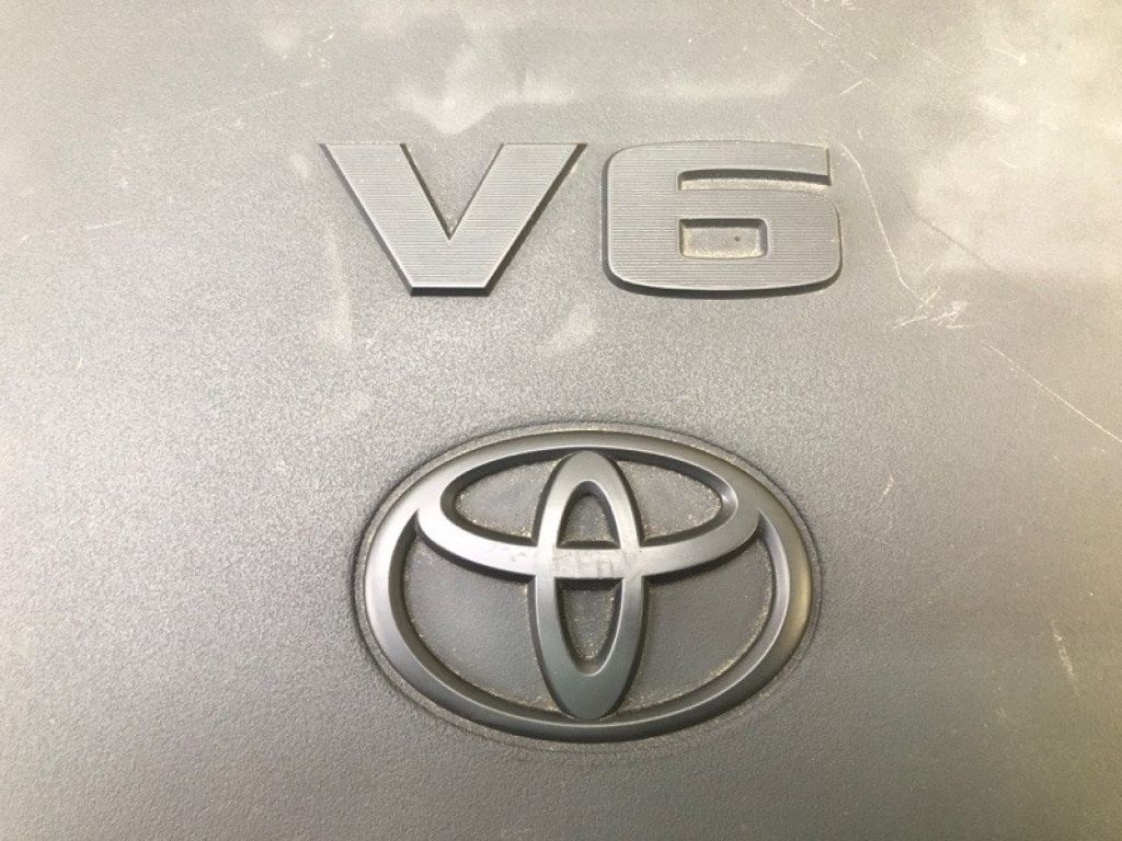 11209-0P011 | Накладка двигателя декоративная TOYOTA VENZA 09-16 - Фото 2