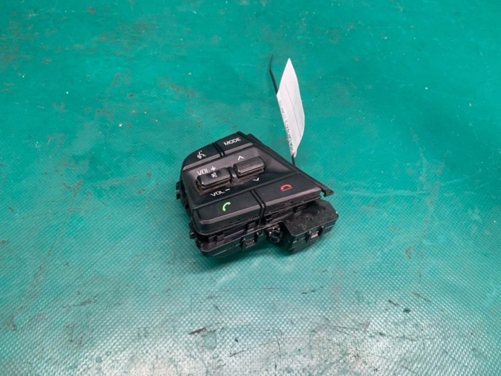 96700F2210 | Кнопки на руль лев. HYUNDAI ELANTRA AD 16-