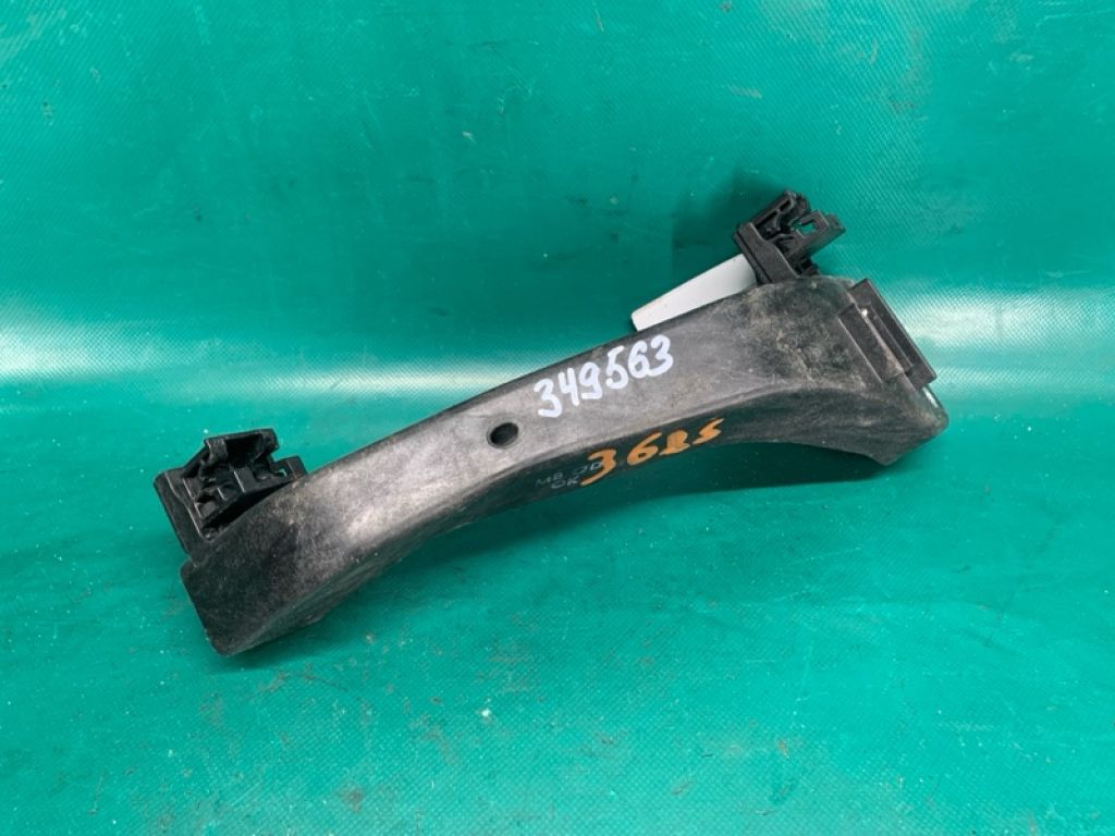 64128F2000 | Кронштейн кріплення фари прав. HYUNDAI ELANTRA AD 16-