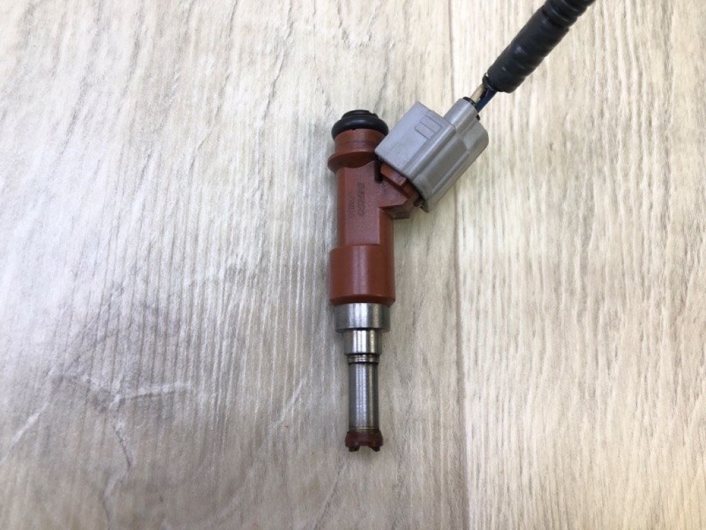 23209-0P010 | Форсунка топливная TOYOTA SIENNA 11-16