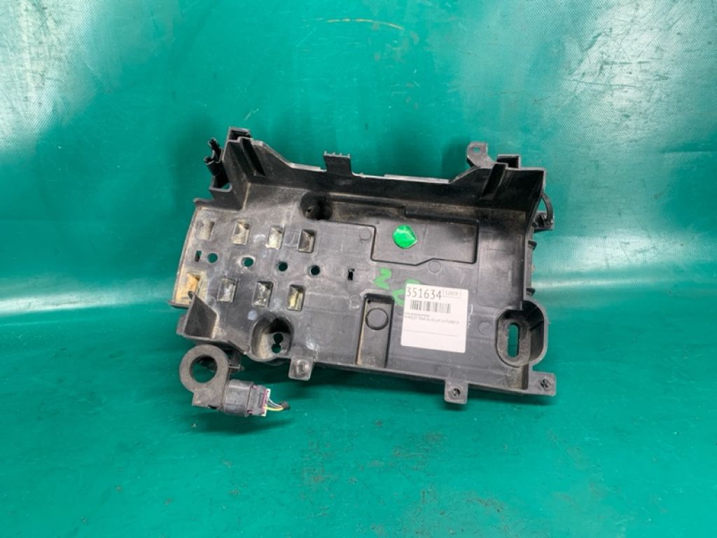 42401012 | Полиця акумулятора CHEVROLET TRAX 16-22