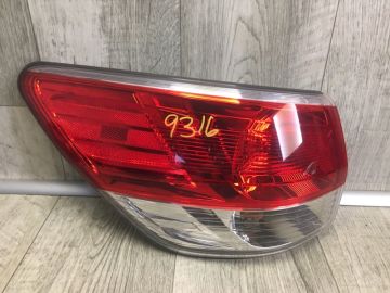 Фонарь наружный лев. NISSAN PATHFINDER R52 12-21