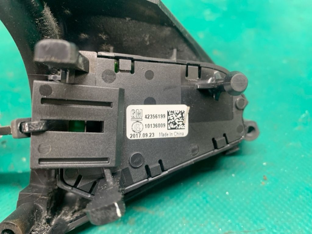 42356199 | Кнопки на руль лев. CHEVROLET TRAX 16-22 - Фото 2
