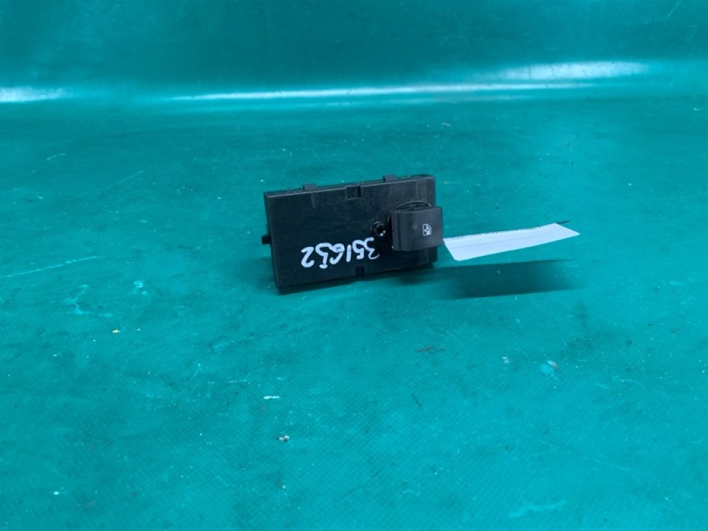 22819399 | Кнопка стеклоподъемника передн. прав. CHEVROLET TRAX 16-22