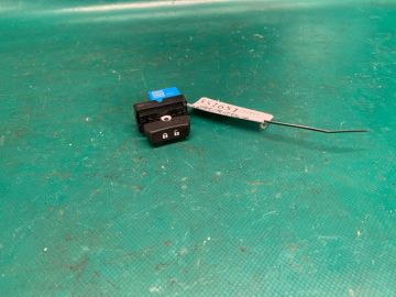 Кнопка центрального замка передн. прав. CHEVROLET TRAX 16-22