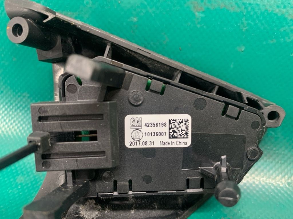 42356198 | Кнопки на руль прав. CHEVROLET TRAX 16-22 - Фото 3