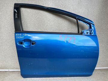 Дверь передн. прав. TOYOTA PRIUS C/AQUA 11-14