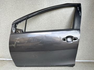 Дверь передн. лев. TOYOTA PRIUS C/AQUA 11-14