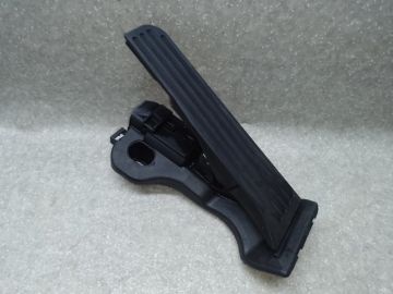 Педаль газа VOLKSWAGEN PASSAT B7 11-15