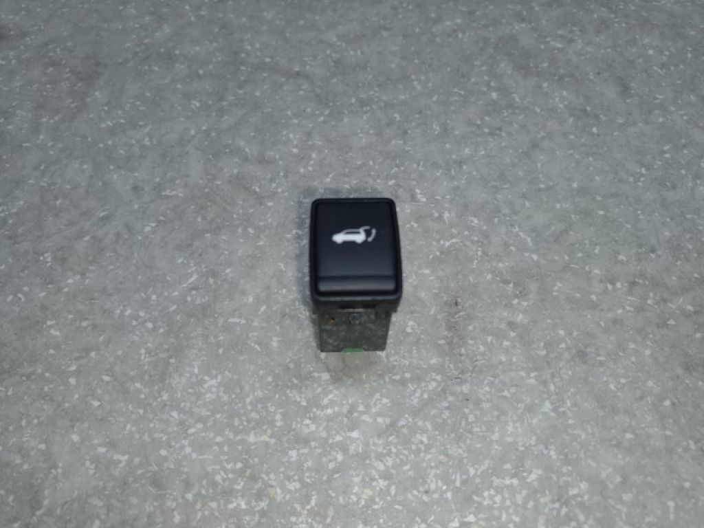 25261-3KA0B | Кнопка открывания багажника внутренняя NISSAN X-TRAIL/ROGUE T32 13-20