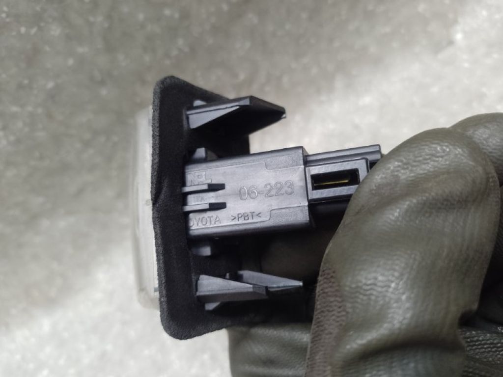 81270-06031 | Підсвічування номера TOYOTA CAMRY 55 14-17 - Фото 4