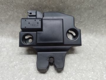 Замок кришки багажника TOYOTA CAMRY 55 14-17